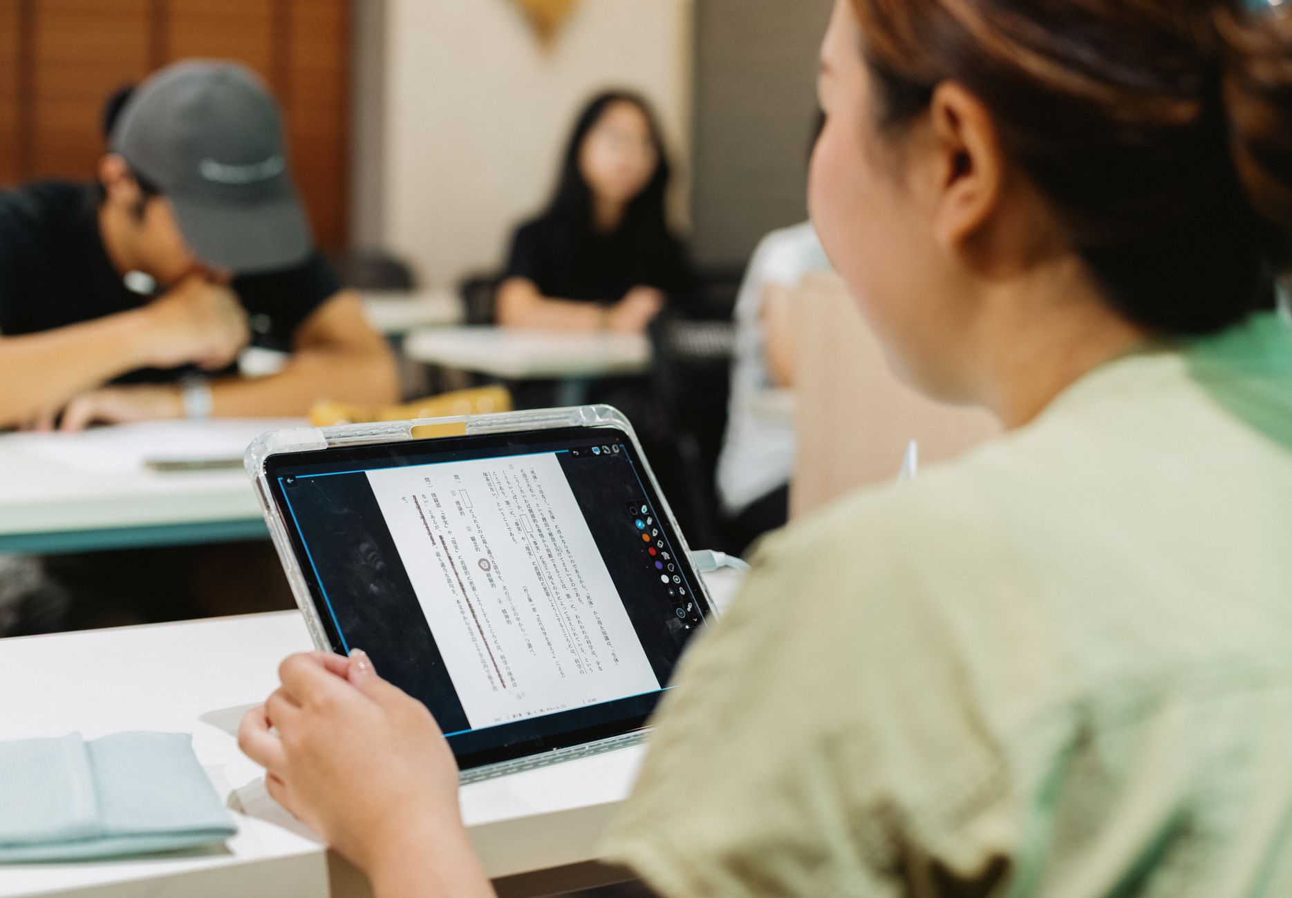 港大医学院内科学系官方页面展示了MCRPD的课程结构、学费、入学要求与2026/27学年三轮截止日期，是本文全部官方事实的唯一依据。
